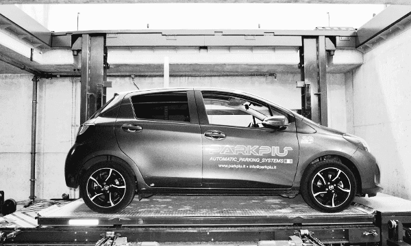 Car on a lifting platform in a PARKPIÙ automatic parking system